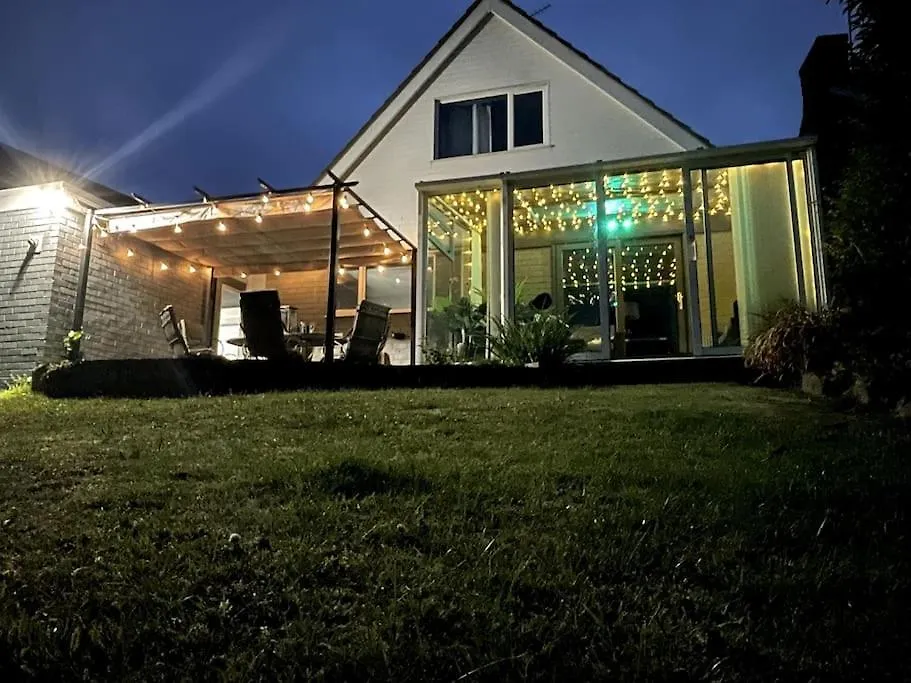 City Home With Parking And Garden- Pet Friendly Chester United Kingdom