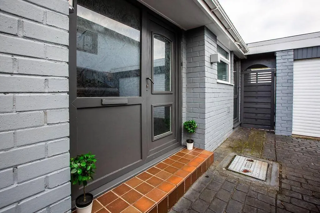 City Home With Parking And Garden- Pet Friendly Chester United Kingdom