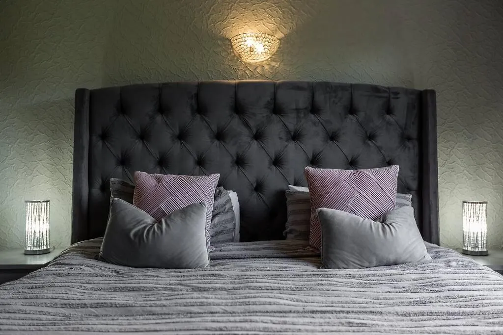 City Home With Parking And Garden- Pet Friendly Chester 0*,  United Kingdom