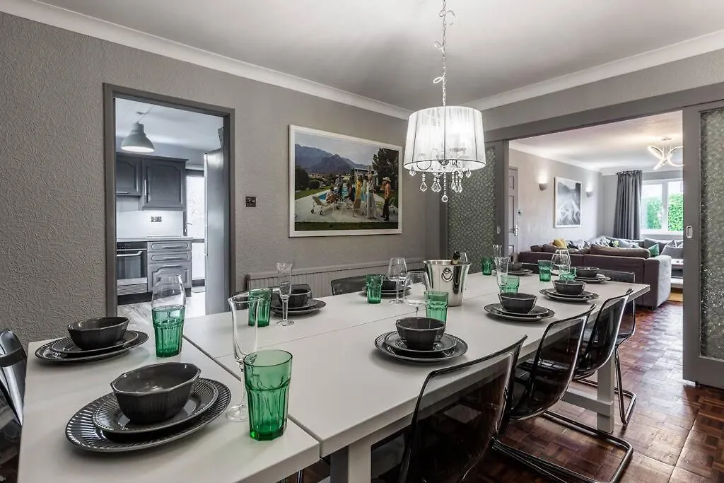 City Home With Parking And Garden- Pet Friendly Chester Holiday home