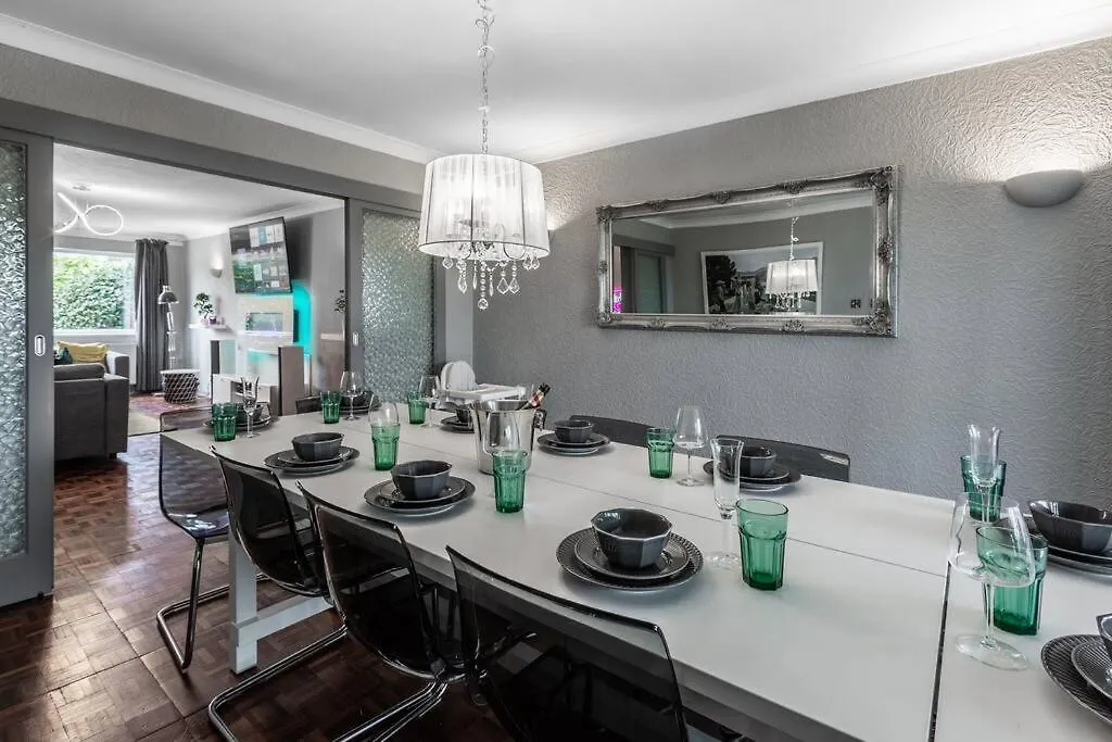 City Home With Parking And Garden- Pet Friendly Chester 0*,  United Kingdom