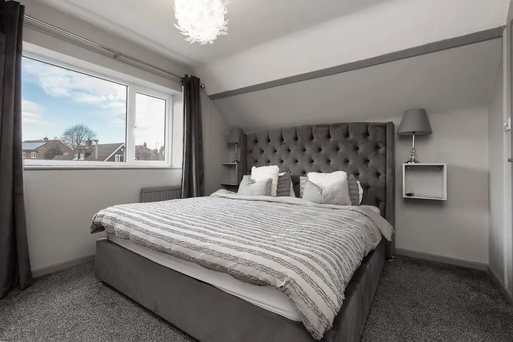City Home With Parking And Garden- Pet Friendly Chester United Kingdom
