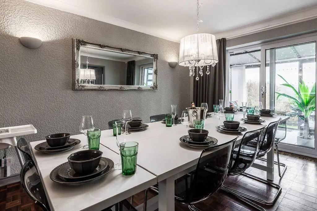 Holiday home City Home With Parking And Garden- Pet Friendly Chester
