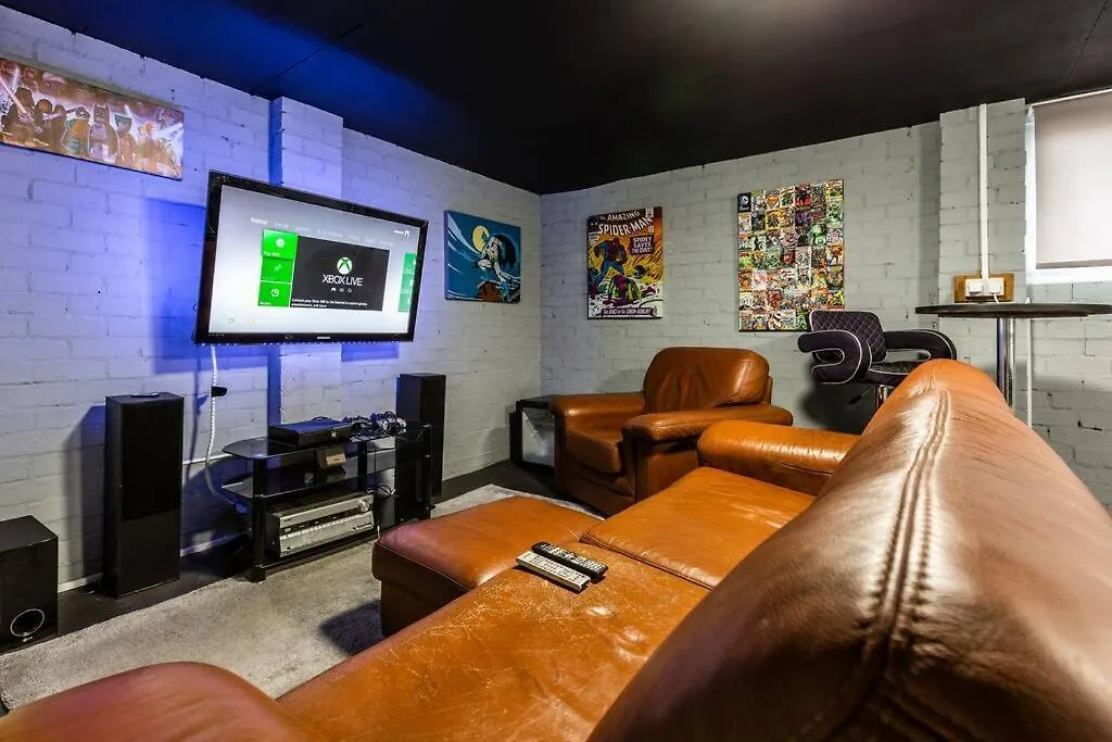 City Home With Parking And Garden- Pet Friendly Chester United Kingdom