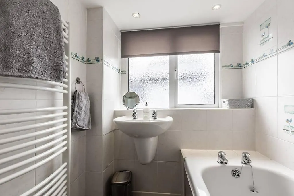 City Home With Parking And Garden- Pet Friendly Chester Holiday home