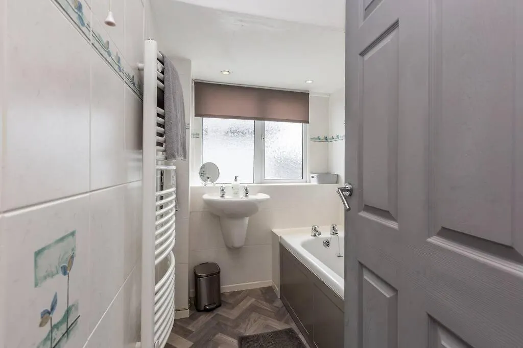 City Home With Parking And Garden- Pet Friendly Chester 0*,  United Kingdom